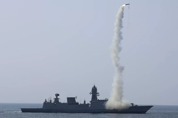 Ketegangan Meningkat: India Uji Coba Rudal BrahMos di Tengah Krisis dengan Pakistan